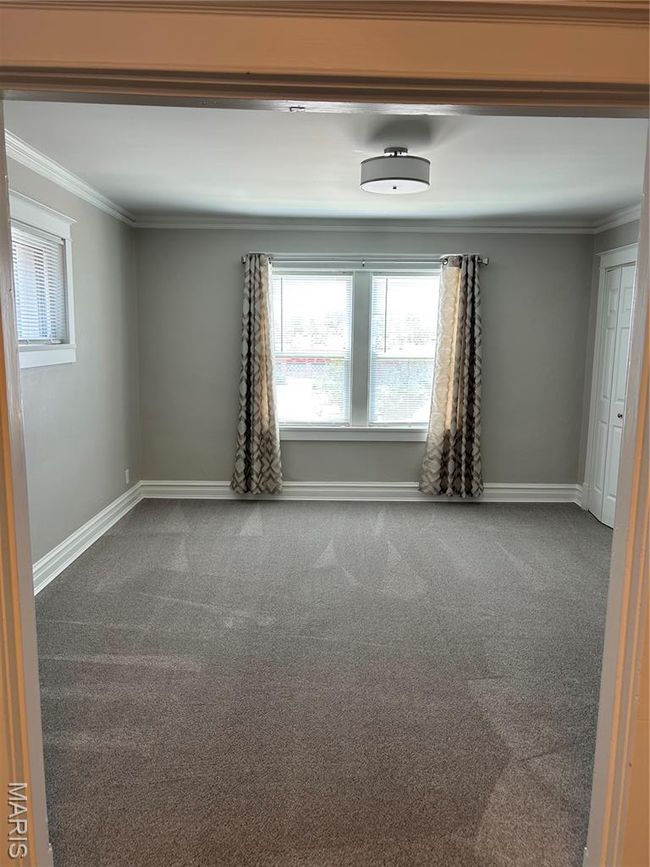 Carpeted empty room with ornamental molding | Image 16