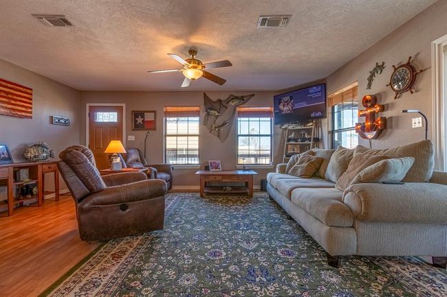 240 Coco Loop, House other with 2 bedrooms, 2 bathrooms and 2 parking in Pointblank TX | Image 4