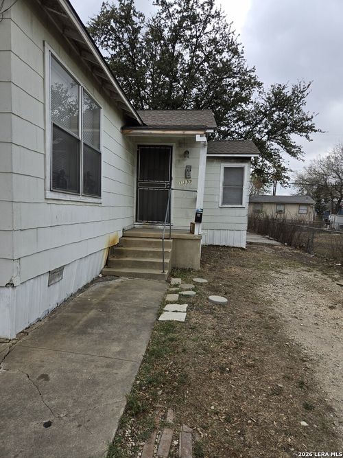 1339 W Hollywood Ave, San Antonio, TX, 78201-4512 | Card Image