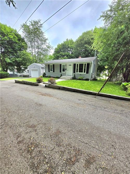 7 Edge St, West Warwick, RI, 02893-3914 | Card Image