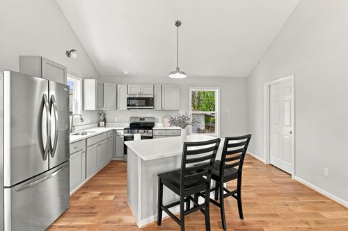 709 Mineola St, STAUNTON, VA, 24401-4548 | Card Image