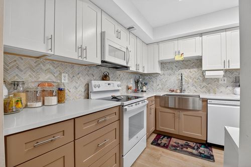 106-3050 Presidential Way, West Palm Beach, FL, 33401-1116 | Card Image