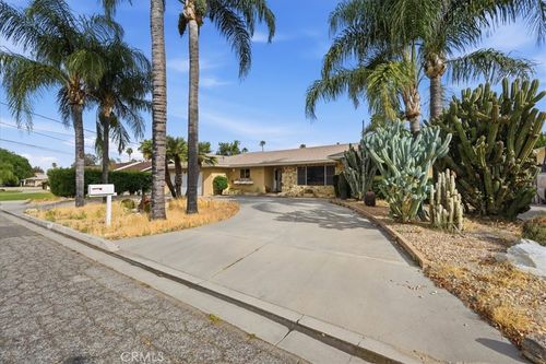 2004 E Campus Way, Hemet, CA, 92544-3126 | Card Image