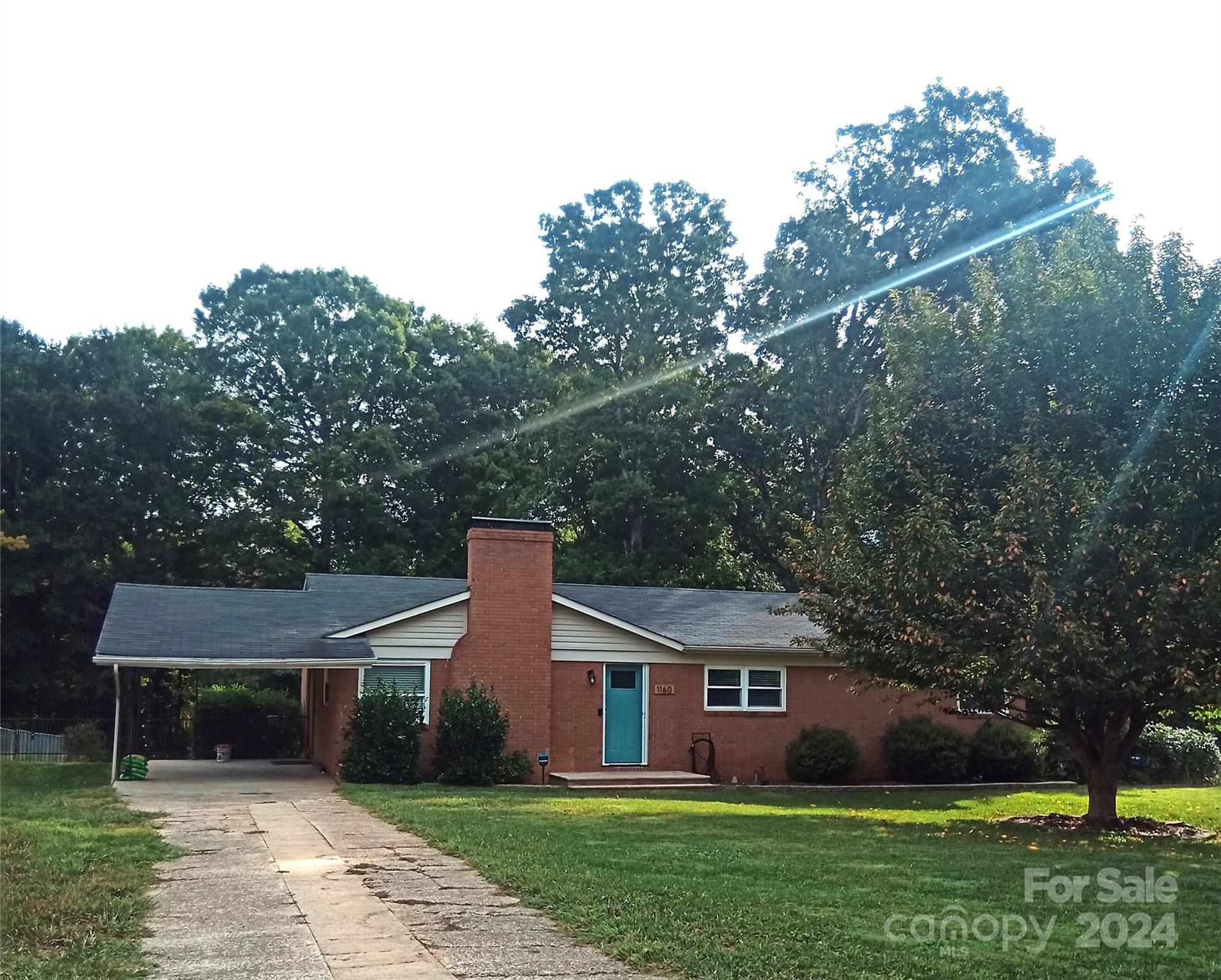 11th Street Cir, Hickory, NC 28601