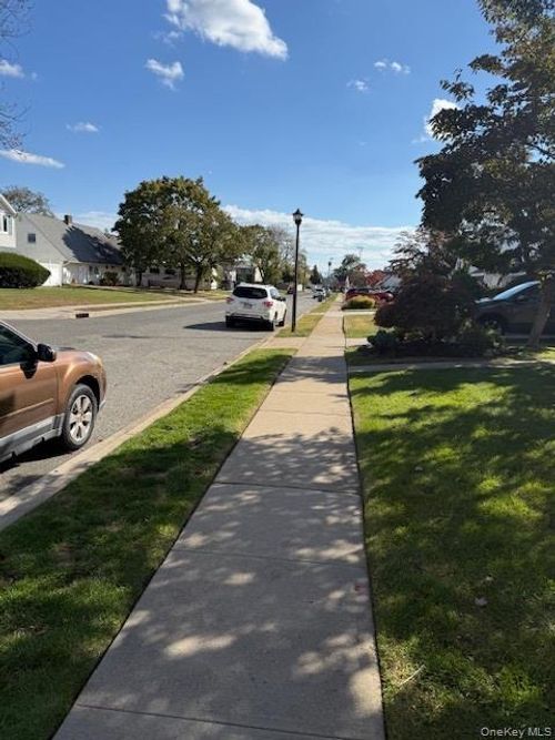 112 Gun Ln, Levittown, NY, 11756-1143 | Card Image