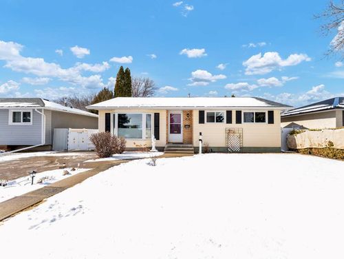 1810 21 Ave Se, Medicine Hat, AB, T1A3Y3 | Card Image