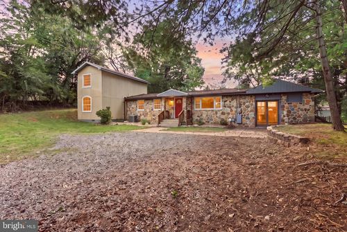 519 Keyes Gap Rd, HARPERS FERRY, WV, 25425-6279 | Card Image