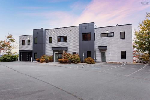 7 Bayview Rd, Halifax, NS, B3M1N8 | Card Image