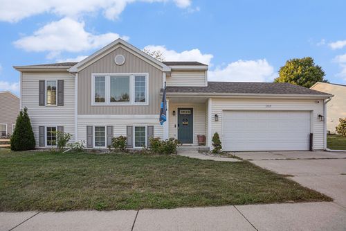 10119 Castle Creek Cir, Galesburg, MI, 49053-8642 | Card Image