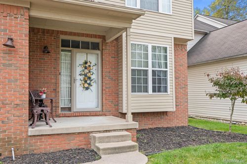 805 Calgary St, Auburn Hills, MI, 48326-4570 | Card Image