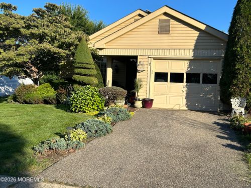 7 Reigate Ln, Manchester, NJ, 08759-6605 | Card Image