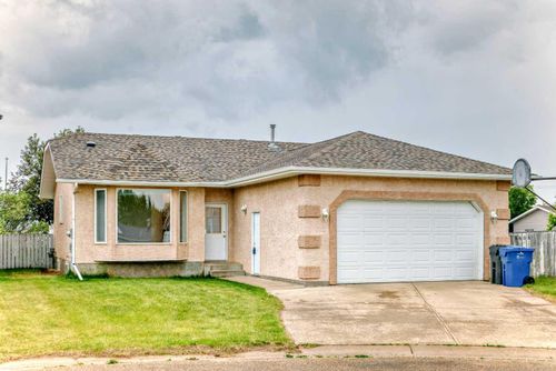 5603 52 Street Close, Eckville, AB, T0M0X0 | Card Image