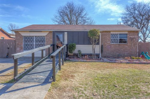 407 N Hillman St, Okmulgee, OK, 74447-3817 | Card Image