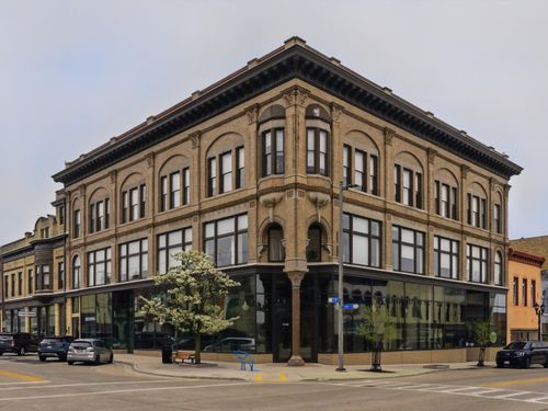 914 S 8th St, Manitowoc, WI, 54220-4505 | Card Image