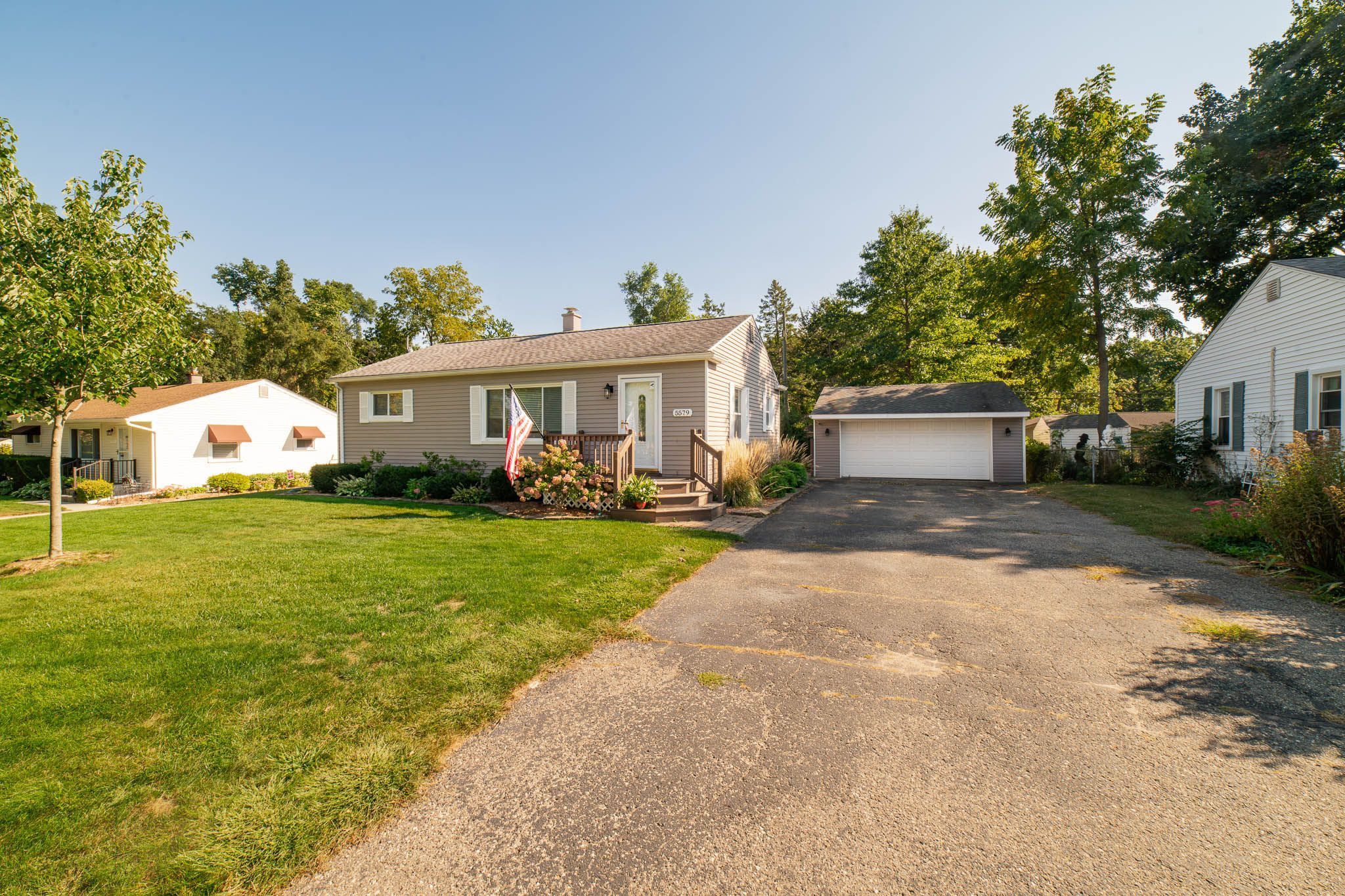 Cruse Ave, Waterford, MI 48327