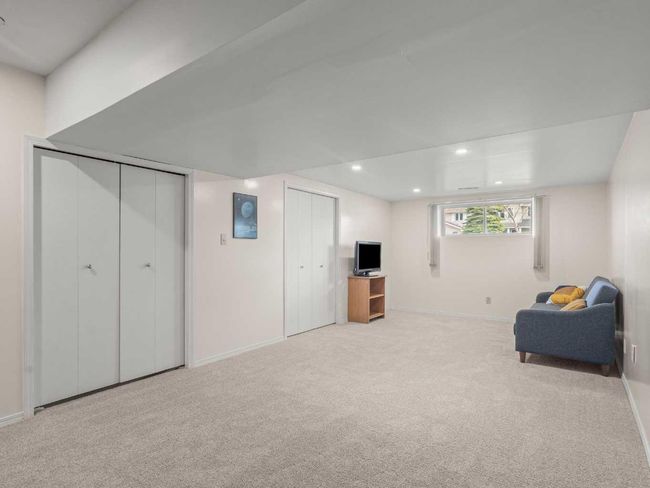 683 Strathcona Dr Sw, House other with 4 bedrooms, 3 bathrooms and 4 parking in Calgary AB | Image 29