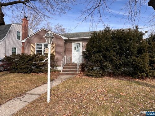 121 Woodbridge Ave, Sewaren, NJ, 07077-1342 | Card Image