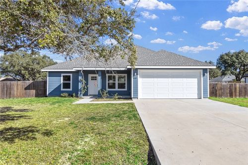 930 Redwood Ave, Rockport, TX, 78382 | Card Image