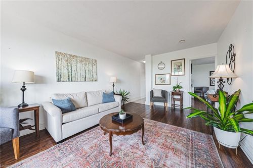 606-101 Queen St S, Hamilton, ON, L8P3R9 | Card Image