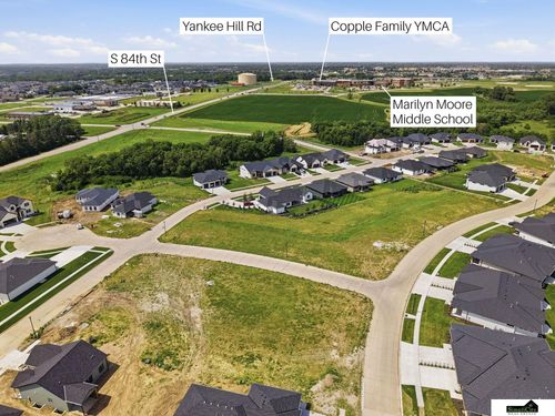 8632 Butterfly Dr, Lincoln, NE, 68501 | Card Image