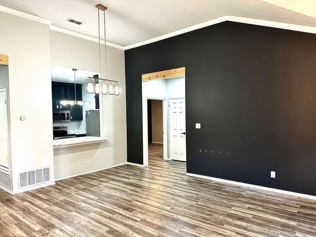 901 Se 10 Th St, Home with 3 bedrooms, 2 bathrooms and null parking in Grand Prairie TX | Image 4