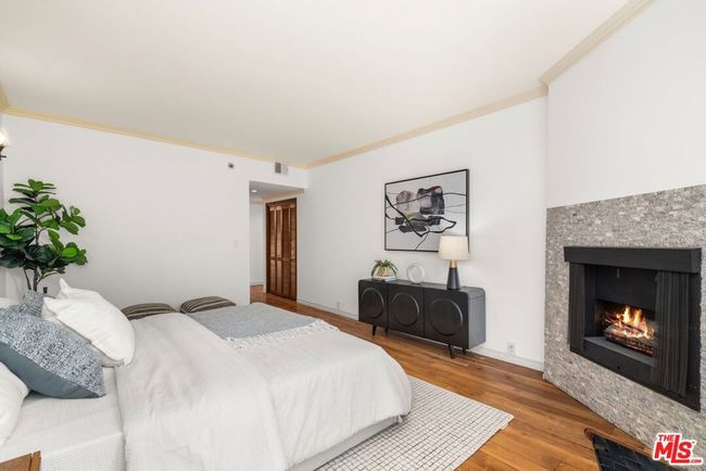 UNIT-406 - 318 N Maple Dr, Condo with 2 bedrooms, 3 bathrooms and 2 parking in Beverly Hills CA | Image 24