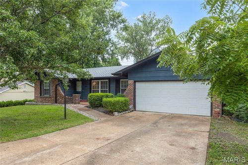 1722 Roth Hill Dr, Maryland Heights, MO, 63043-2940 | Card Image