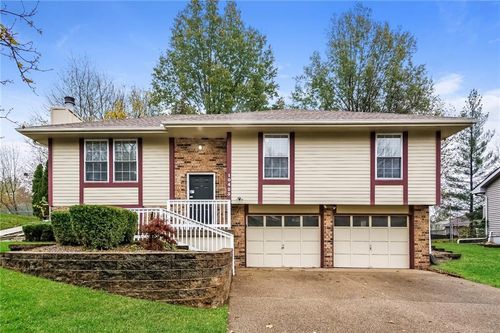 10423 N Cherry Dr, Kansas City, MO, 64155-1932 | Card Image