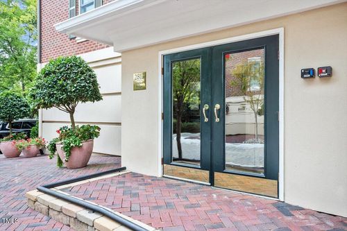 unit-204-2813 Market Bridge Ln, Raleigh, NC, 27608-1390 | Card Image