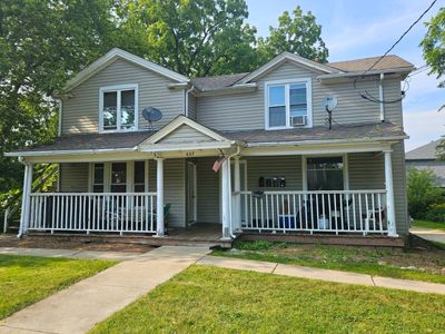 627 E Calhoun Street, Home with 2 bedrooms, 4 bathrooms and 8 parking in Woodstock IL | Image 1