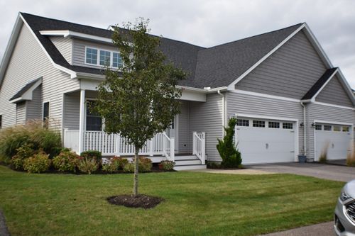 19-11 Bailey Brook Ct, Middletown, RI, 02842-7440 | Card Image