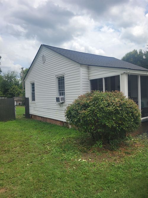 713 Southern St, Spartanburg, SC, 29303-3843 | Card Image