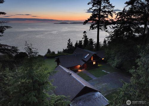 320 Mitchell Dr, Coupeville, WA, 98239-9612 | Card Image