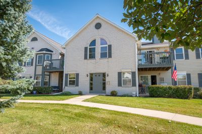 N25W24069 River Park Dr, Condo with 3 bedrooms, 2 bathrooms and null parking in Pewaukee WI | Image 1