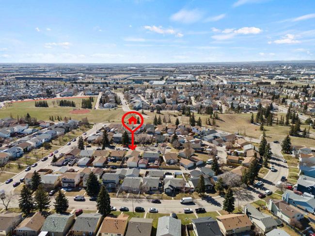 19 Erin Park Bay Se, Home with 4 bedrooms, 2 bathrooms and 2 parking in Calgary AB | Image 41
