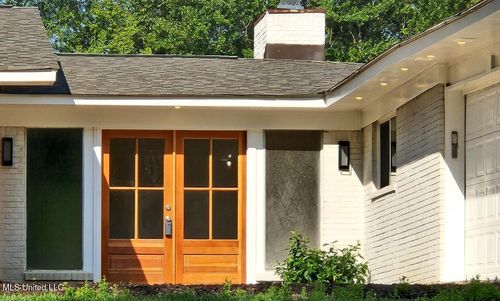 319 Glenfield Rd, Canton, MS, 39046-8894 | Card Image