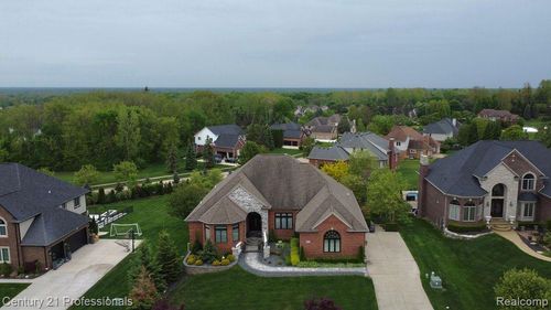 8814 Prestwick Ln, Washington Twp, MI, 48095-2829 | Card Image