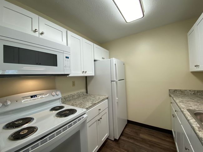 APT-303 - 173 Eastern Ave, Condo with 2 bedrooms, 1 bathrooms and null parking in Manchester NH | Image 10
