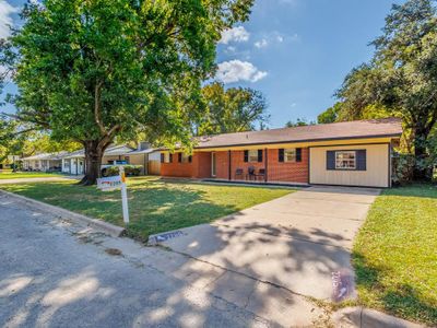 2205 12th Street, House other with 3 bedrooms, 1 bathrooms and null parking in Brownwood TX | Image 2