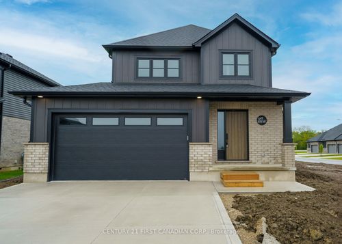 638 Ketter Way, Wyoming, ON, N0N1T0 | Card Image