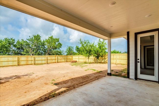 Large covered patio | Image 30