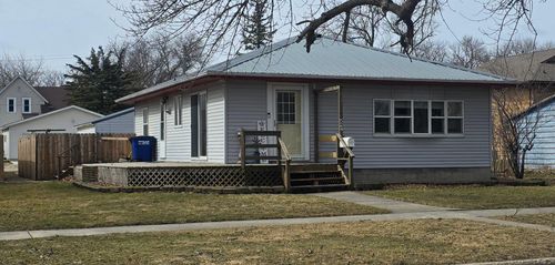 524 1st Ave Se, Wells, MN, 56097-1706 | Card Image