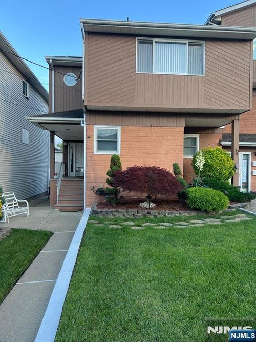 156 Lee St, Elmwood Park, NJ, 07407-2211 | Card Image