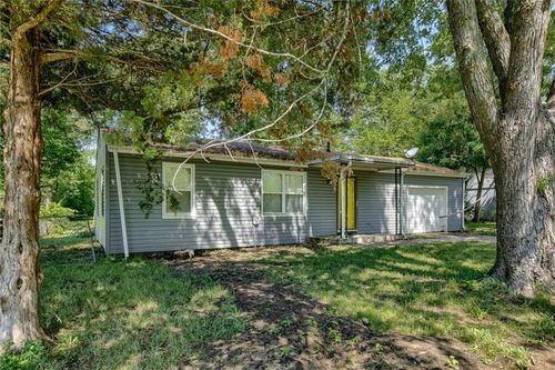 18802 S Lakeside Ln, Belton, MO, 64012-9397 | Card Image