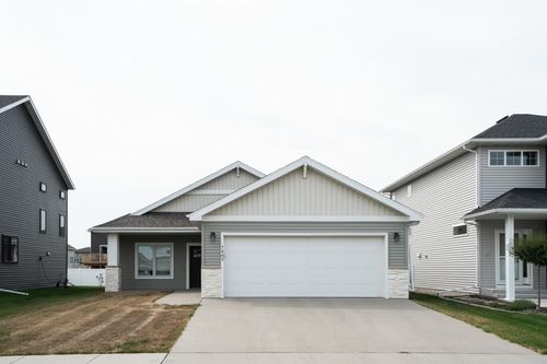 7463 17th St S, Fargo, ND, 58104-7788 | Card Image