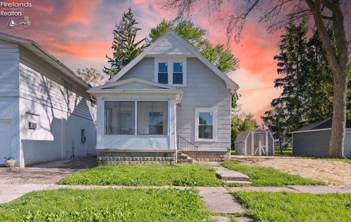 226 W 5th St, Port Clinton, OH, 43452-1824 | Card Image