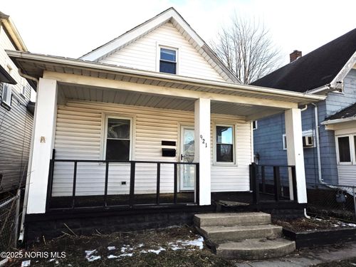 921 Berry St, Toledo, OH, 43605-3043 | Card Image