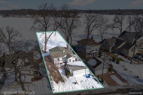 6832 Brightwood Ct, Waterford, MI, 48327-1100 | Card Image