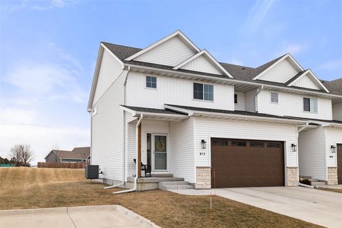 813 Spruce St Nw, Bondurant, IA, 50035-2613 | Card Image