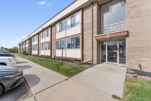 3911 Fort St, Trenton, MI, 48183-4178 | Card Image